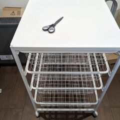 IKEA ヨナクセル　ラックキャスター付の画像