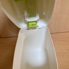 アップリカ　オムツごみ箱　におわなくてポイの画像