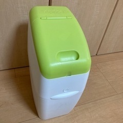 アップリカ　オムツごみ箱　におわなくてポイ