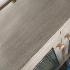 キャビネットと収納棚のセットの画像