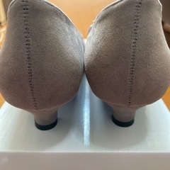 幅広ゆったりパンプスの画像