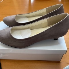 幅広ゆったりパンプスの画像