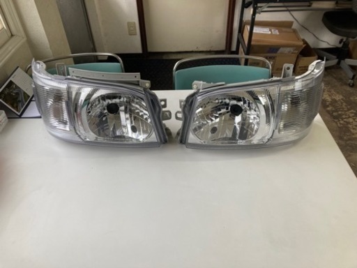 ハイエース社外ヘッドライト　205