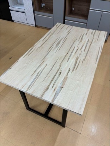 メープルスポルテッド　ダイニングテーブル