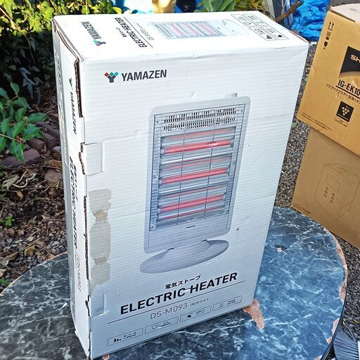 ★未使用!!★ 山善 電気ストーブ 首振り機能 DS-M093 2022年製