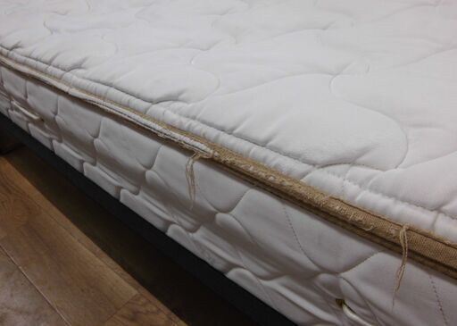 R671 BoConcept ダブルベッド、30cm マットレスセット、幅140cm Used