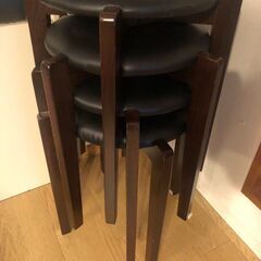 【本日引渡優先】ヤマソロ スタッキング木製スツール　ブラック　4脚 セットの画像