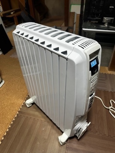 【取引完了】【年末特価】【T-GARAGE】デロンギ　オイルヒーター　DDQ0915-WH  冬に最適