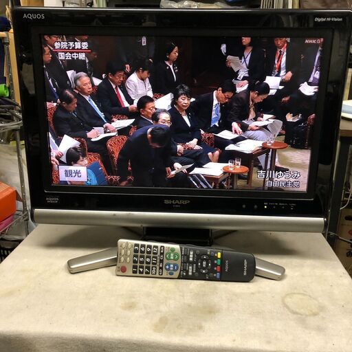 キャリーハンドル付き・3波(BS/CS/地デジ)対応　20インチデジタル液晶テレビ　SHARP シャープ AQUOS LC-20D10・7系統の入力端子（HDMI入力やPC入力にも対応）