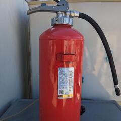 未使用の消火器（外においてあるので多少汚れてます）の画像