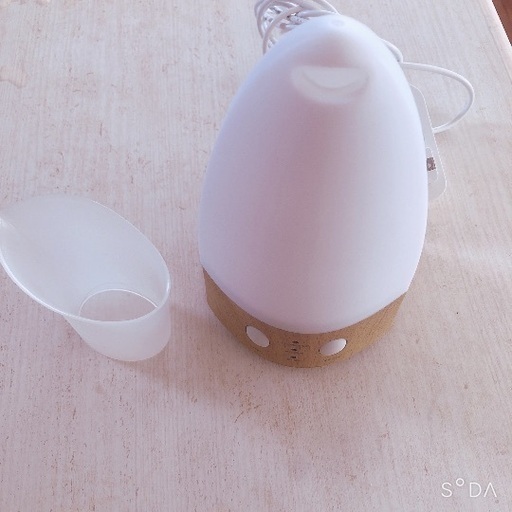 アロマ加湿器　七色に光る