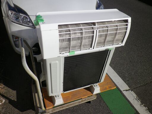 お取引中　ダイキン　6畳～8畳用エアコン　AN22WCS-W 　2019年　お掃除機能、空気清浄付き
