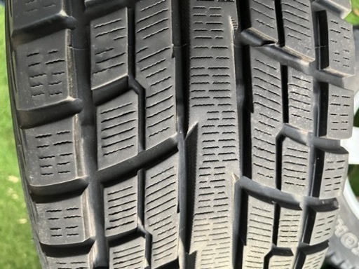 215/70R16 スタッドレスタイヤ　ホイール付き　デリカd5