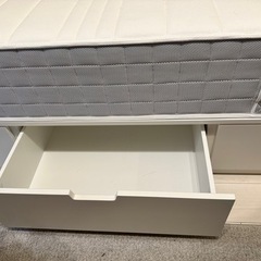 終了】IKEAセミダブルベッド＋マットレス『〜12/25まで引き取り可能者