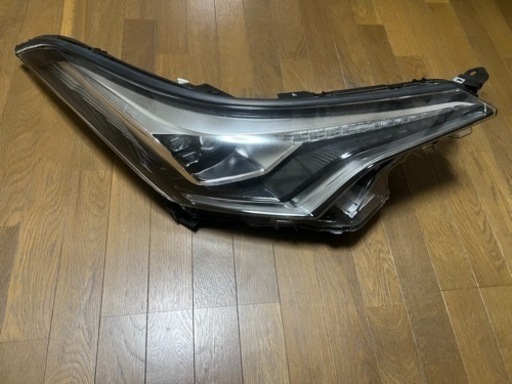 トヨタ　CHR ヘッドランプ