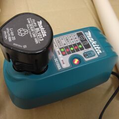 美品 マキタ コードレス充電式クリーナー 掃除機・充電器・バッテリーセット CL100D 10.8V ハンディクリーナー カプセル式 DC10WA BL1013の画像