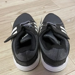 adidasスニーカー　19センチの画像