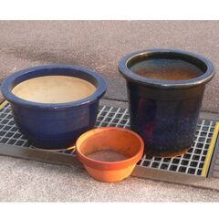 無料配達します🚚植木鉢　大き目２個とおまけ１個　ガーデニング　家庭菜園