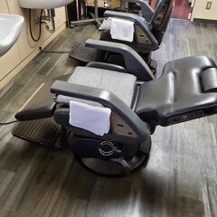 商談中　【直接引取限定】稼働品・新明和・電動理容椅子・理容 美容 業務用・富山県富山市の画像