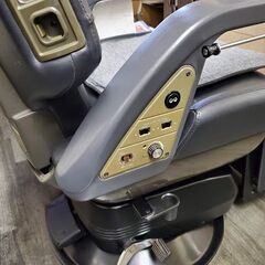 商談中　【直接引取限定】稼働品・新明和・電動理容椅子・理容 美容 業務用・富山県富山市の画像