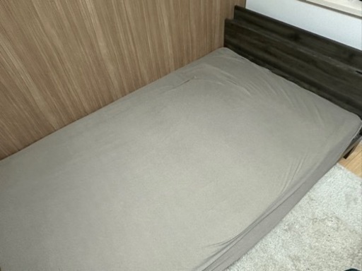 【売ります・値下げしました】セミダブルベッド+コイルマットレス