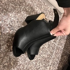 洋服や、靴の画像