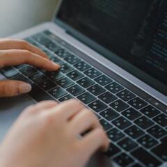 プログラミングを独学で勉強したい方の画像