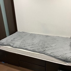 収納付きシングルベッド　高さありの画像