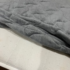 収納付きシングルベッド　高さありの画像