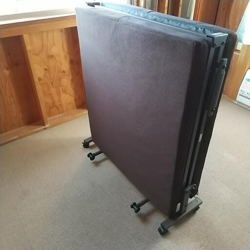 ほぼ新品 折りたたみベッド