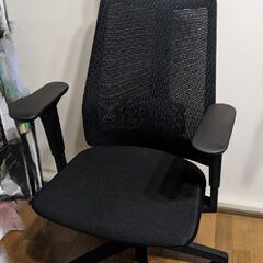 イトーキ サリダYL8 オフィスチェア 黒の画像