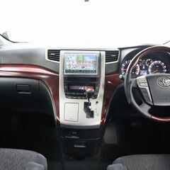 【内装のデザインが人気で安全装備が充実している車！！】　乗り降り...
