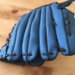 野球のグローブ　青の画像