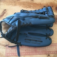 野球のグローブ　青