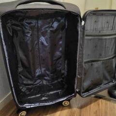 中型スーツケースの画像