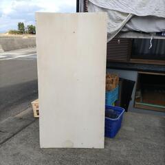 合板と発泡スチロールを貼り合わせたものです。一般的には販売されていないかもしれません。11枚あります。取りに来てくださる方に差し上げます。の画像