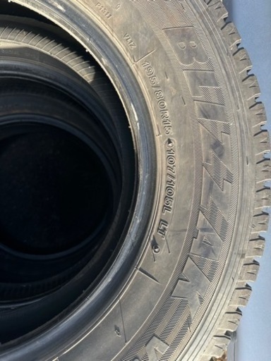 195\80r15 107/105L  LT スタッドレス　ブリヂストン　