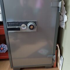 金庫差し上げます。