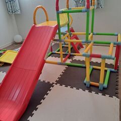 すべり台付きジャングルジムの画像