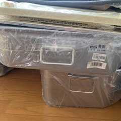 給食室で使う調理器具　新品が沢山あります 定価の半額で売ります 総額270万以上 140点 業務用 プロ用 バット 蓋 の画像