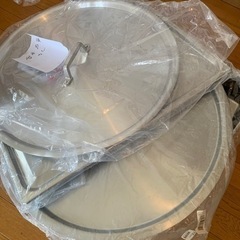 給食室で使う調理器具　新品が沢山あります 定価の半額で売ります 総額270万以上 140点 業務用 プロ用 バット 蓋 の画像