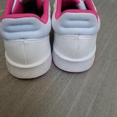 adidasスニーカーの画像