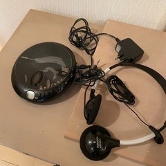 CDプレーヤー(ヘッドフォン再生専用)、ヘッドホン