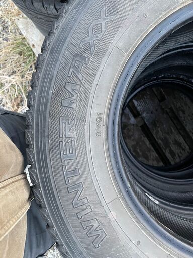 溝あり ハイエース 195/80/R15 LT ダンロップ ウィンターマックス sv02  スタッドレス キャラバンにも 鉄チン付き組込無料