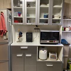 電源付き食器棚 (シルバー)　W135 x H205 D50 cmの画像