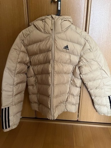 adidasダウンジャケット　新品半額以下　Lサイズ