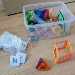 知育玩具　マグネットブロック