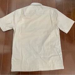 【新品未使用　難あり】GAP メンズ　グレージュ色　半袖シャツ Mサイズの画像