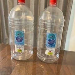 【週末限定値下げ】ハローズ専用　水用ボトル2個セット（4リットル×2）の画像