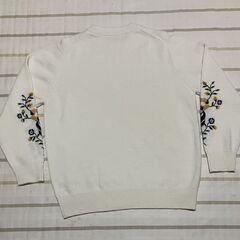 決まりました【値下げ】NIKO AND... セーター 白色　メンズの画像